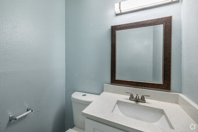 2 habitaciones, 2,5 baños - 875 pies cuadrados - Medio baño