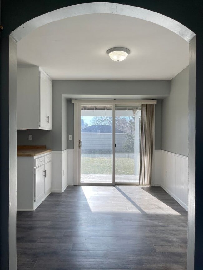 505 W 70th St