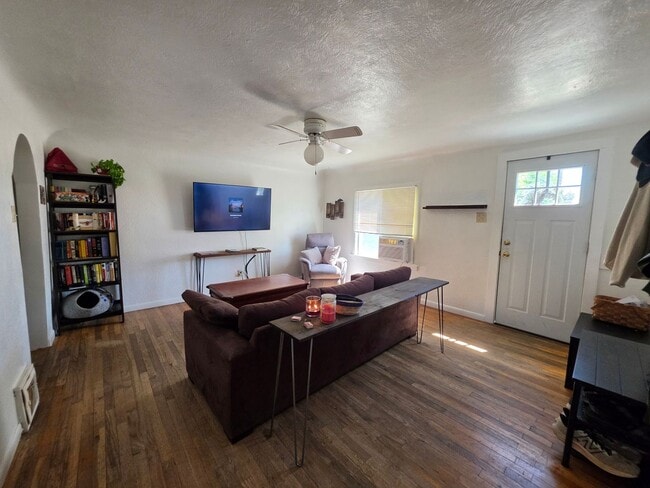 Photo - 813-825 Lee Ave Unidad 825 Lee Ave