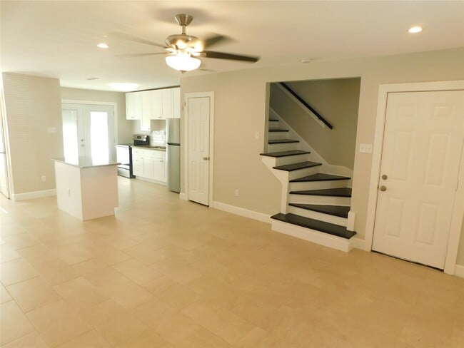 Photo - 3332 Blodgett St