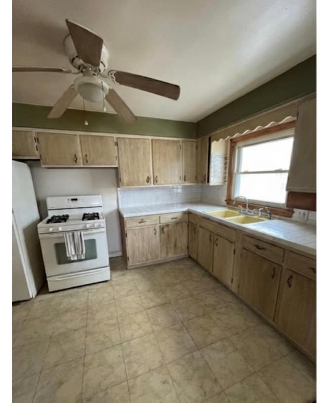 Photo - 12920 Garland Ave Unidad Up