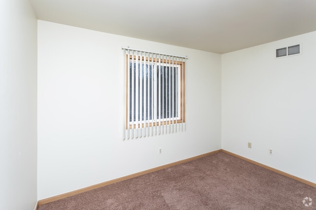 2BR, 1BA - 980 SF 2nd Floor