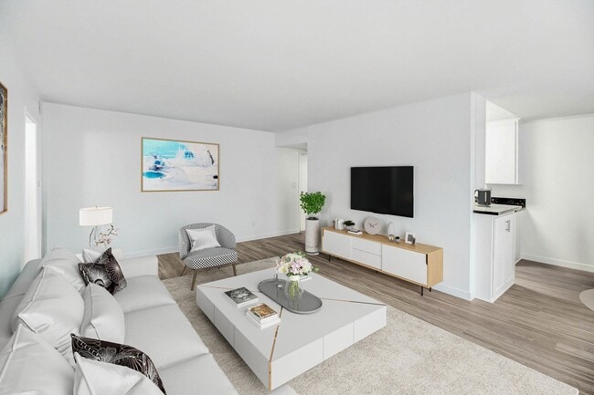 Photo - Balboa Court