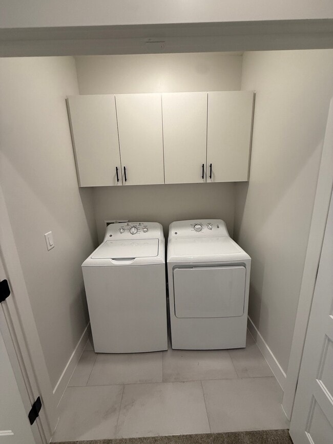 2333 E Kiabito Ln