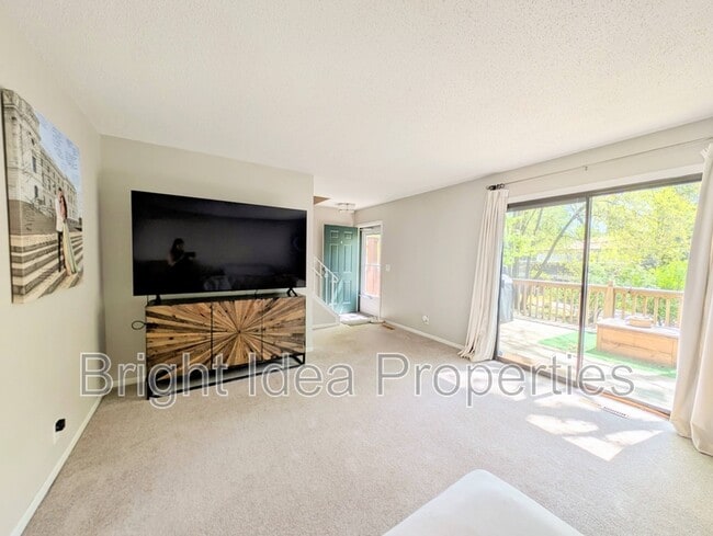 Photo - 2710 Upland Ln N House