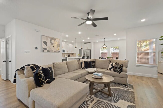 Building Photo - 3122 Chihuahua Ave Unit SI ID1510240P