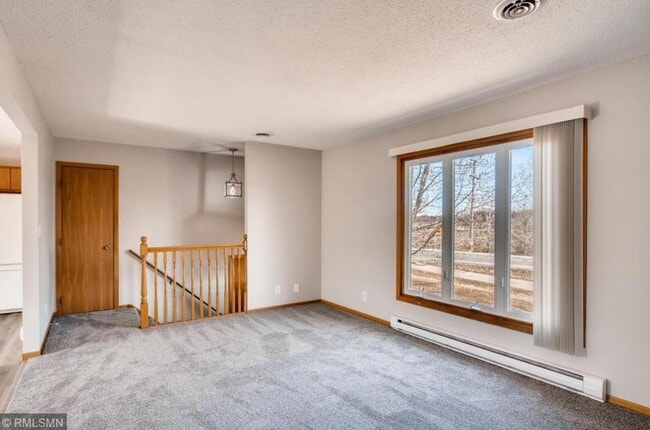 Building Photo - 1491 Elm Ave E Unit 1491