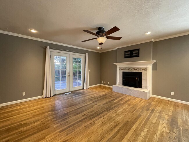 Photo - 4 Verbena Ln House