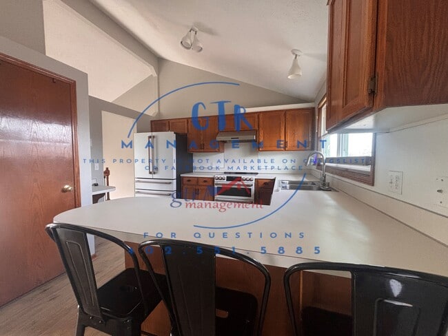 Photo - 8054 Redick Ave