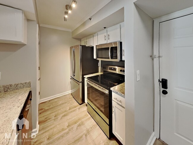 Photo - 795 Hammond Dr Unidad 504