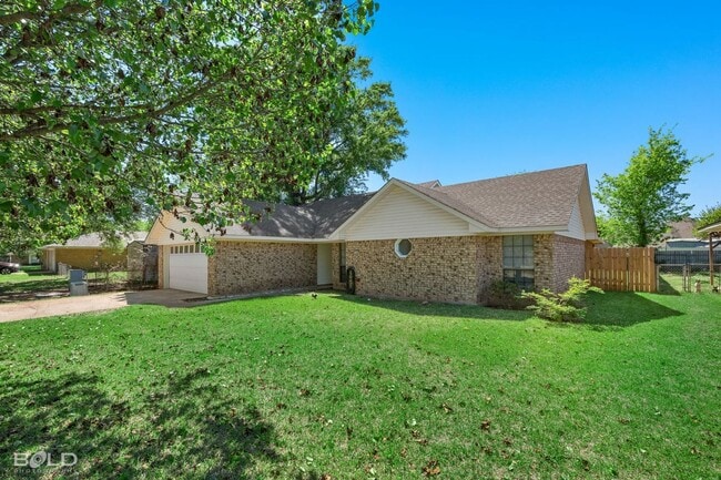 Photo - 2542 Spruce Dr