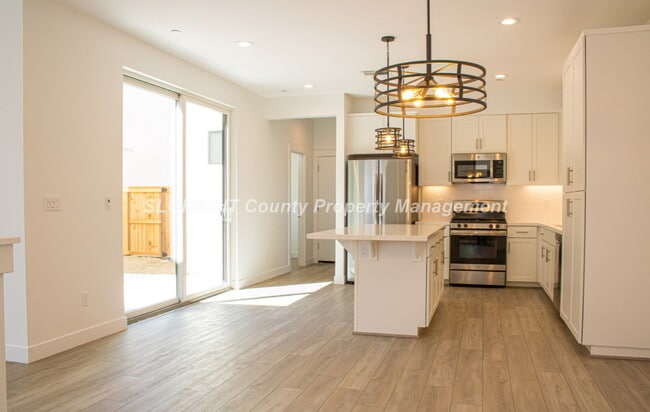 Photo - AVAILABLE JULY - Modern Style Home SLO Home - 3 Bedroom / 2.5 Bathroom