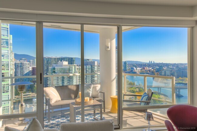 Photo - 1201 Marinaside Crescent