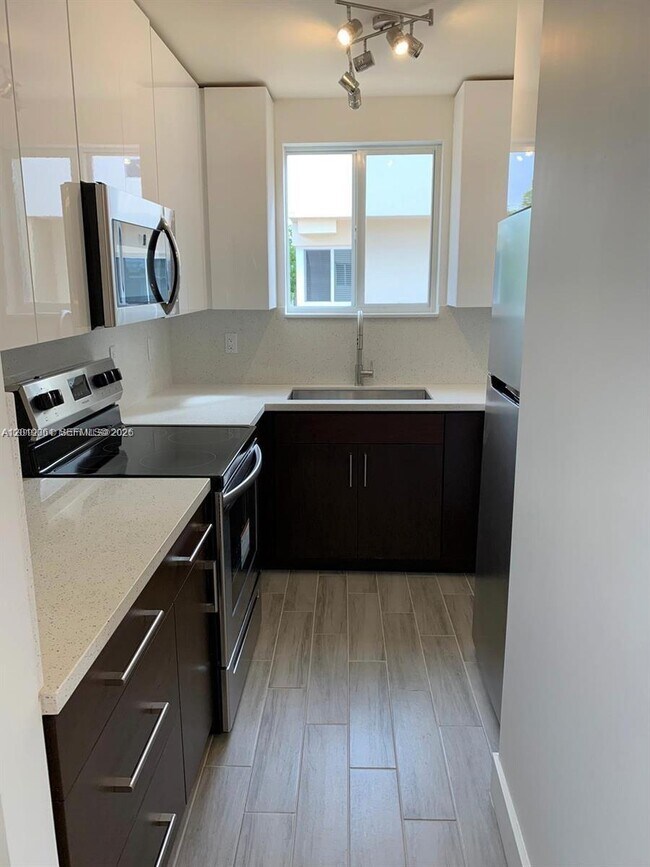 Photo - 312 E 6th St Unidad A