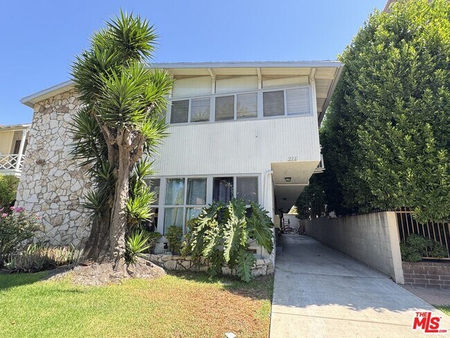 Building Photo - 226 S Gale Dr Unit C
