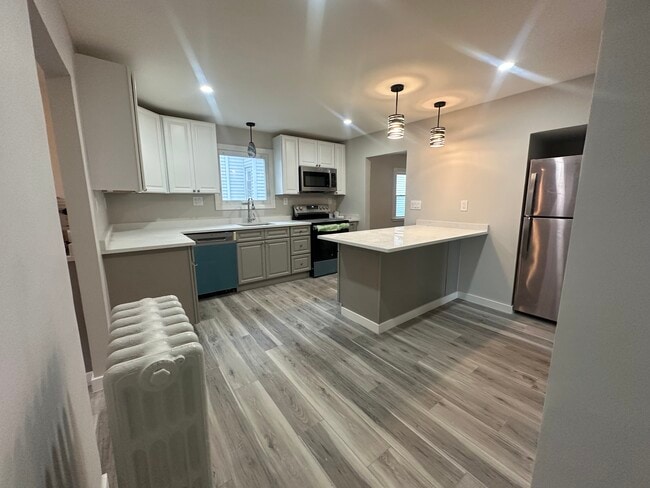 Building Photo - 13 Gladstone St Unit 1