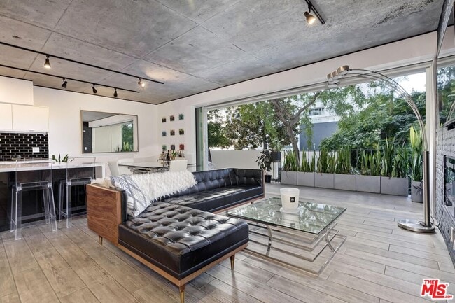 Photo - 818 N Doheny Dr Unit 203