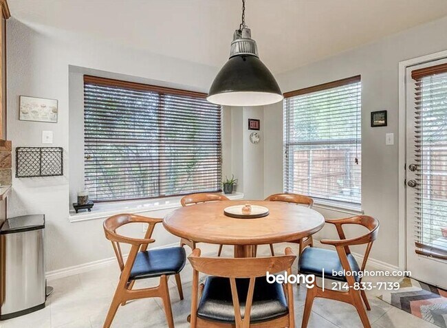 Photo - 2817 Hollow Ridge Dr