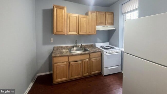 Building Photo - 1235 W Hazzard St