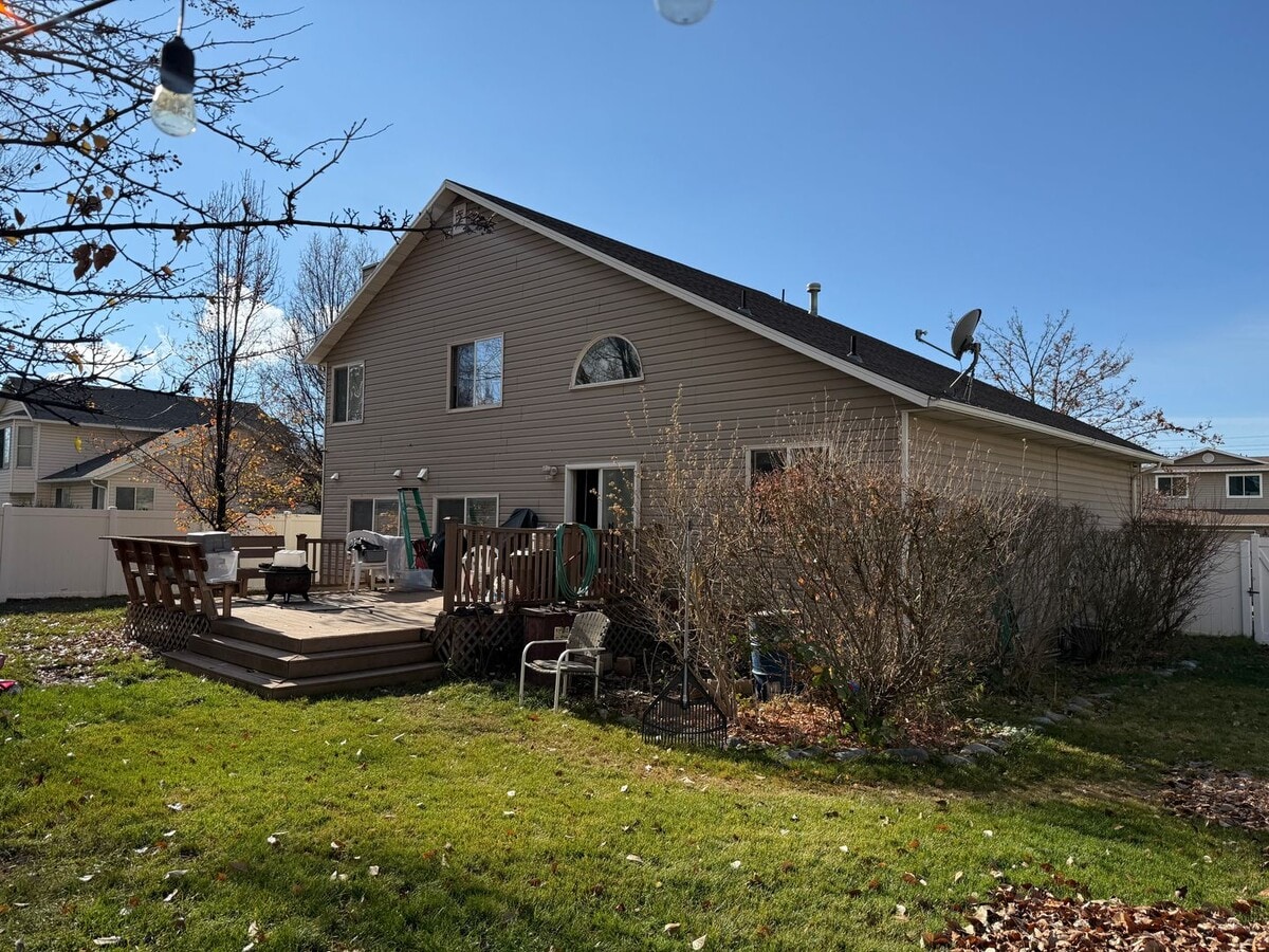 Photo - 1614 N 150 E