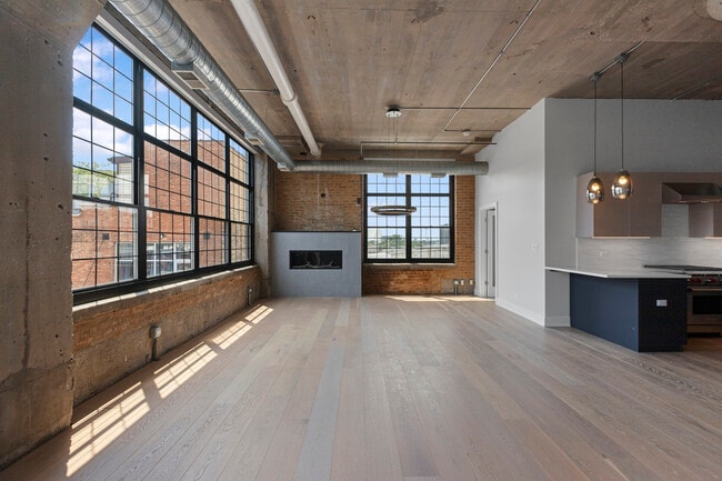 Photo - 17 S Loomis St Unidad 4M