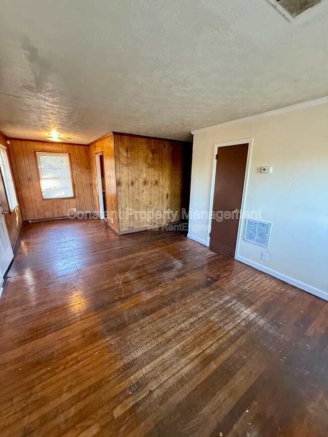 Photo - 202 Realty St