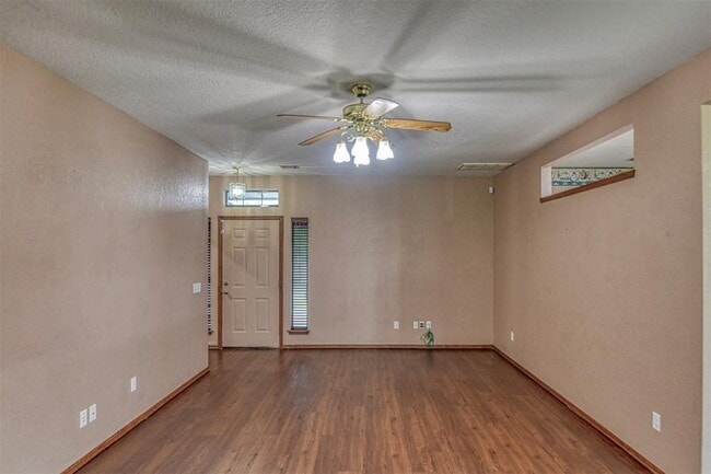 Photo - 313 Southwest 141st Street