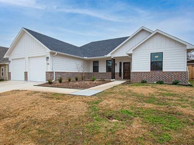 Photo - 105 Byrom Ct