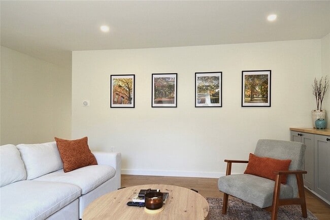 Photo - 422 Avery St