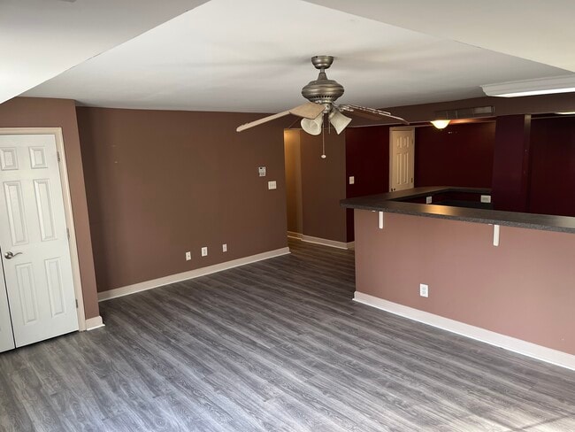 Photo - 1549A N Van Dorn St Unit 1549A N Van Dorn Street