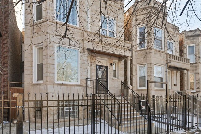 4211 W Gladys Ave