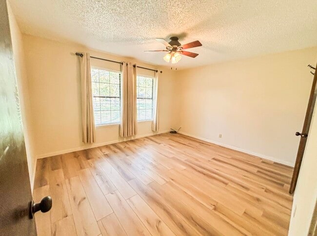 Photo - 105 Bluebird Cir