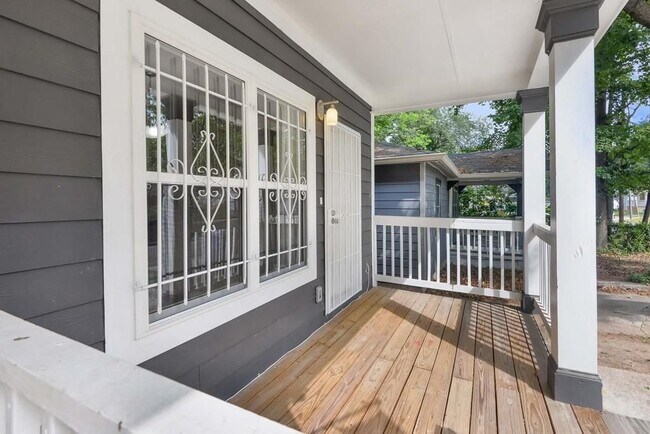 Photo - 1099 Smith St SW Unit B