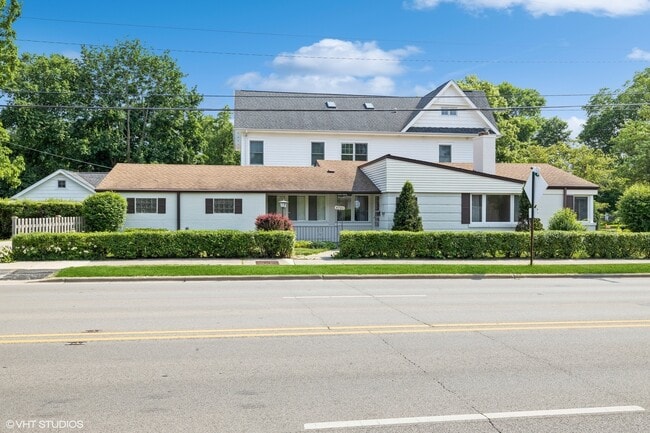 Building Photo - 4701 Lawn Ave Rental