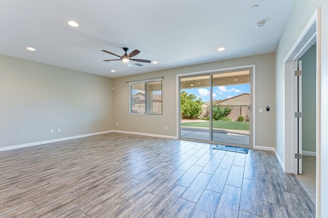 Photo - 14241 E Hub Dr