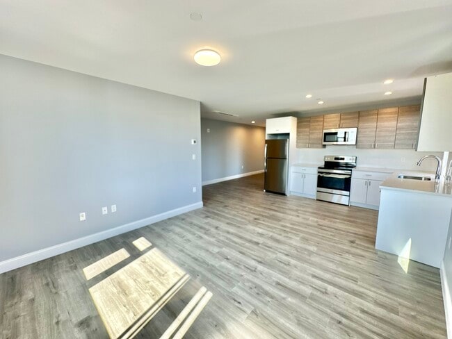 632 Centre St Unit 304
