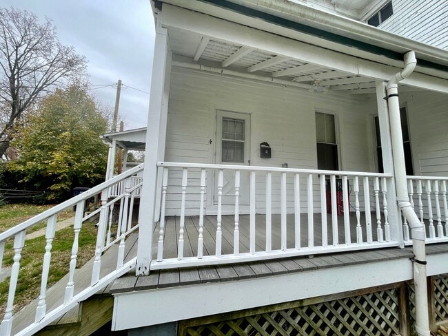204-204 1/2 Atlantic St