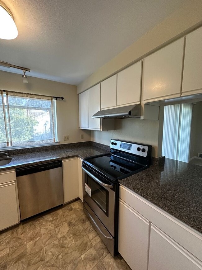 Photo - Top Floor 2 bed Condo in Renton available ...