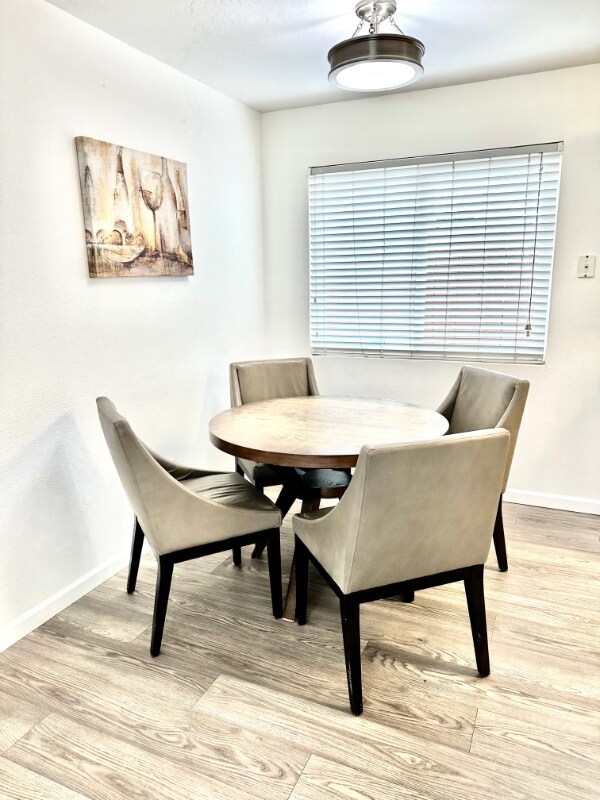 Photo - 1472 Iris Ave