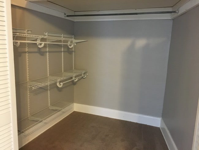 Walk-in closet - 3945 Lindley Ave Unit 3