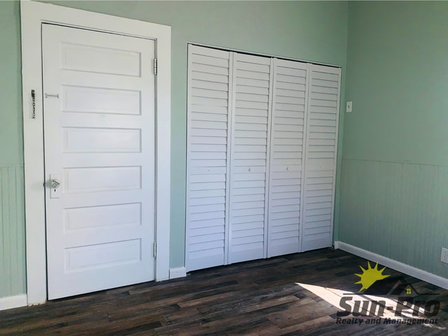 Photo - 136 W Pine Bluff St