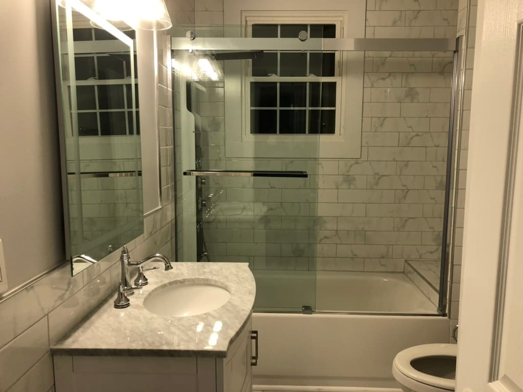 Bathroom 1 - Bathtub - 16 Avenue E (Norwalk, CT)