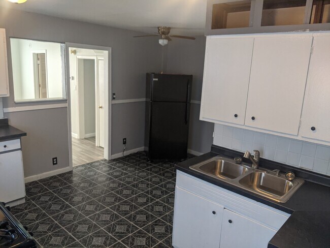 Photo - 1148 Forest St N