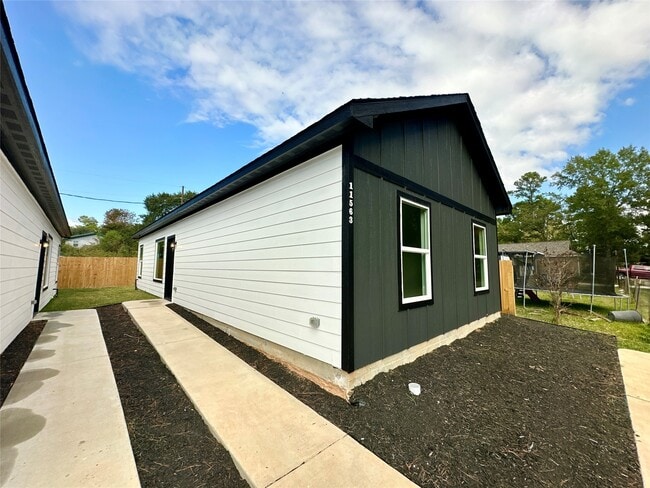 Photo - 11561 Persimmon St