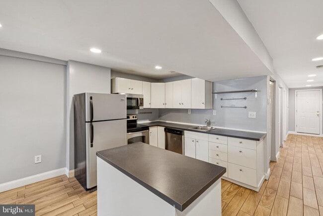 Building Photo - 1440 Fairmont St NW Unit 1