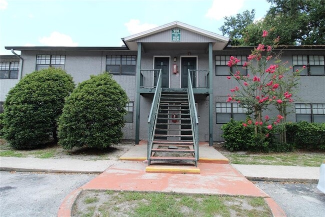 Building Photo - 201 Poinsettia Pine Ct Unit 202