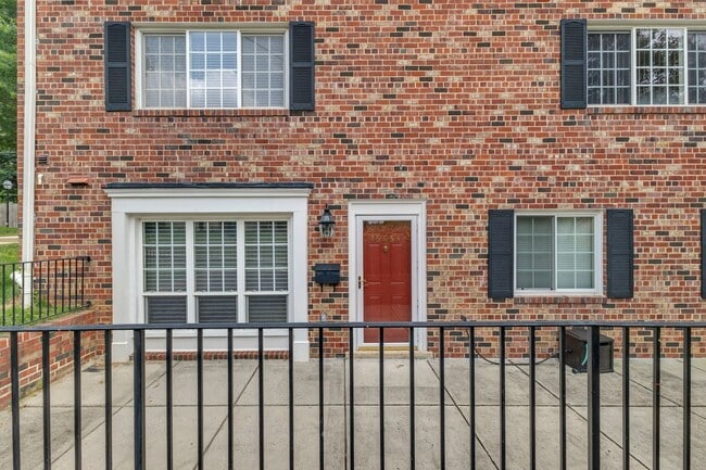 Building Photo - Large, Luxurious 2 Bedroom 2 Bath at Parks... Rental