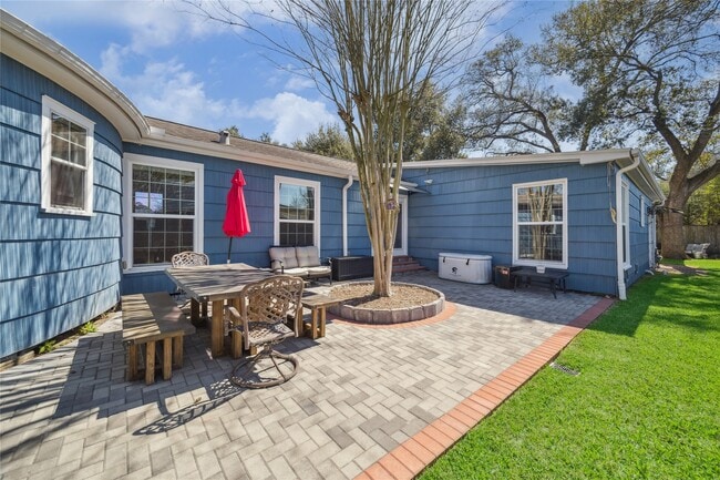 Photo - 701 W 32nd St