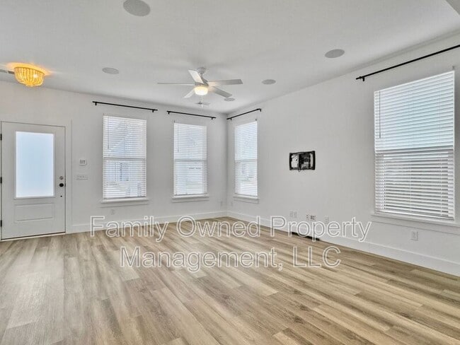 Photo - 211 Winding Branch Dr