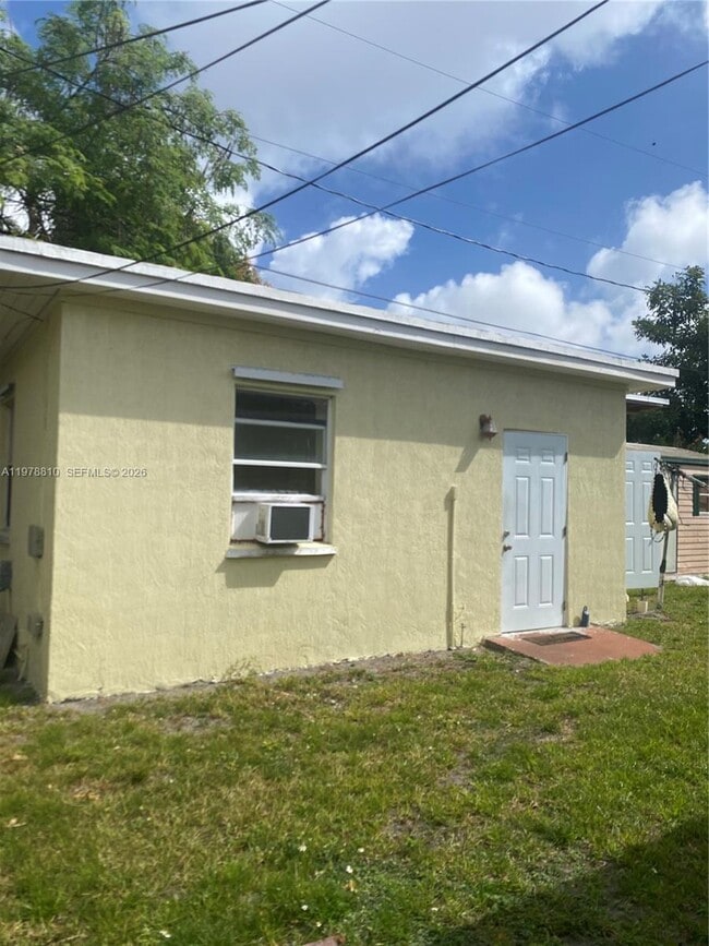 Photo - 115 NE 192nd St Unit 1